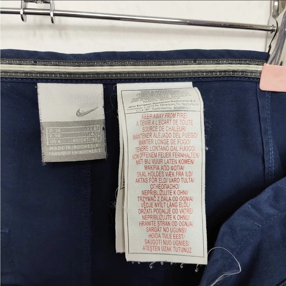 Vintage Nike Women's Blue Running Gym Workout Shorts UK Size 8 - Picture 3 of 4